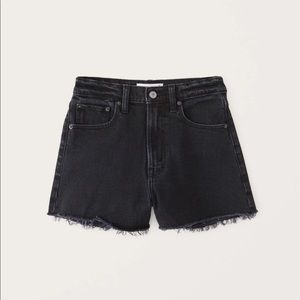 BRAND NEW Abercrombie 90s high rise cutoff shorts